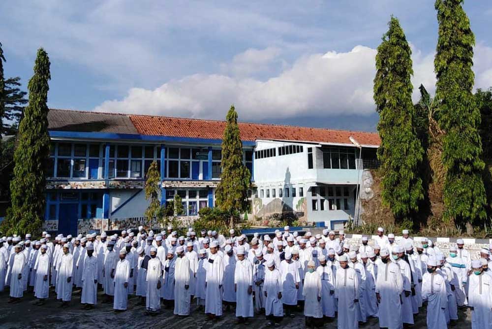 Read more about the article Tips Memilih Pondok Pesantren yang Tepat untuk Anak: Panduan Lengkap bagi Orang Tua